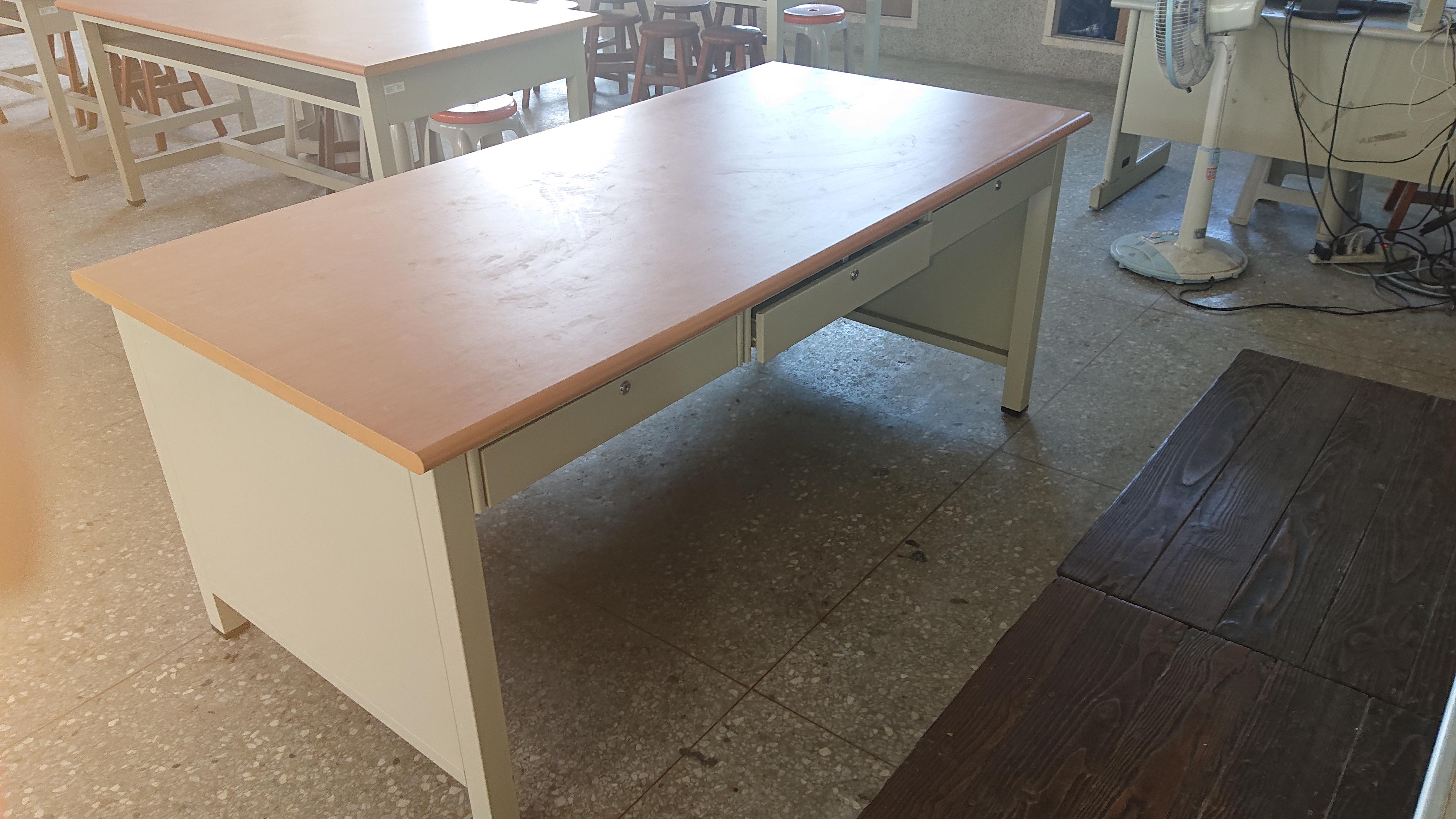 13.2社會科教師用桌