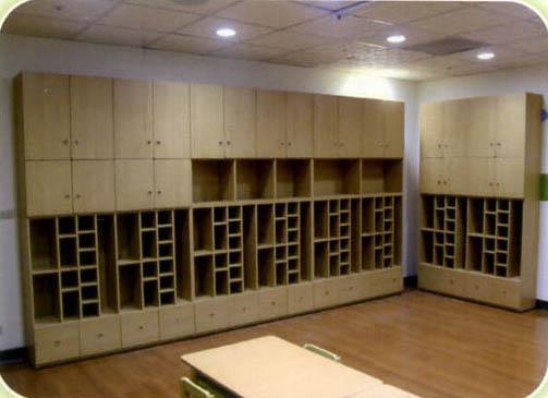 13.4 書包餐盒綜合櫃