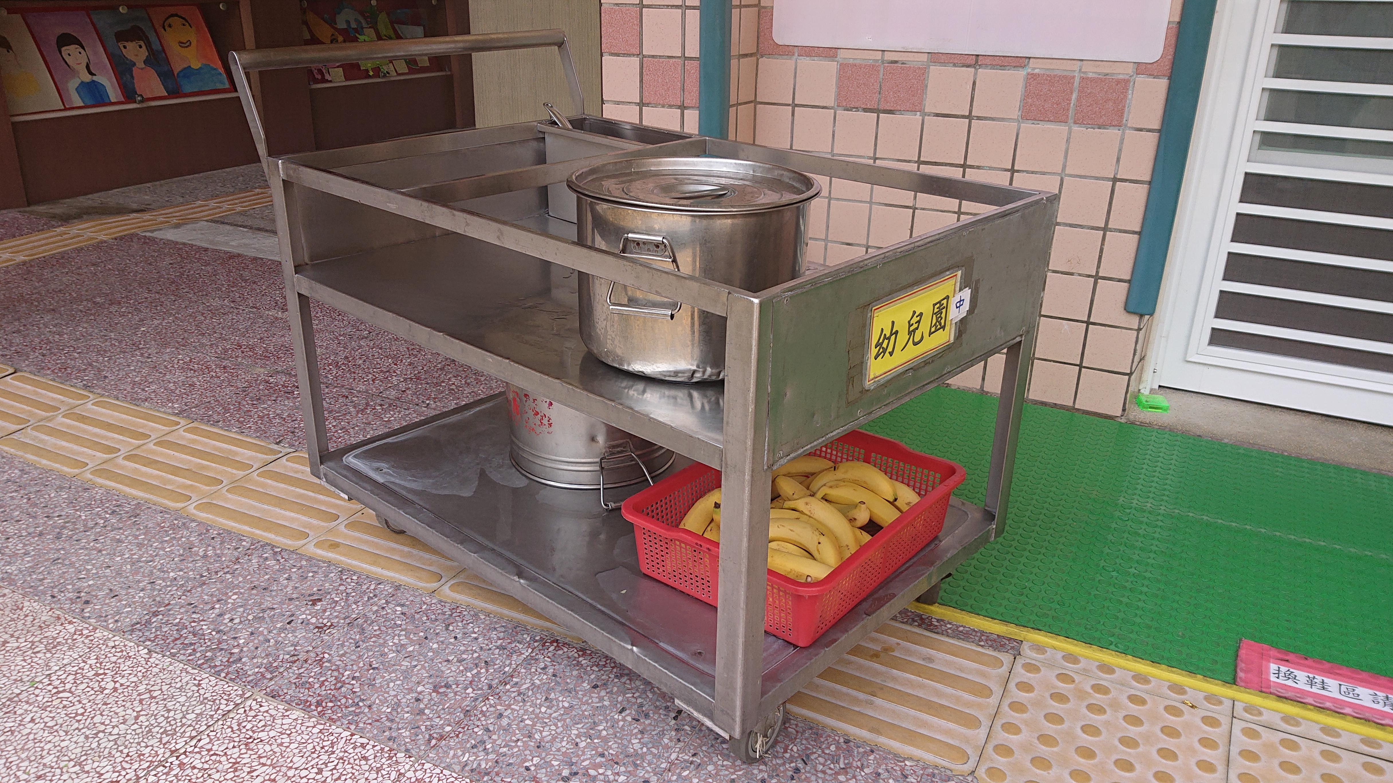 13.2 不銹鋼推餐車