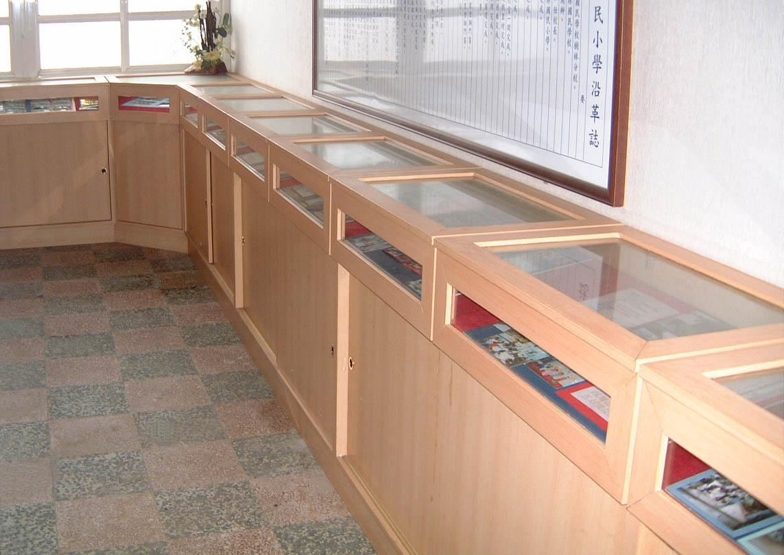 15.4 玻璃展示櫃