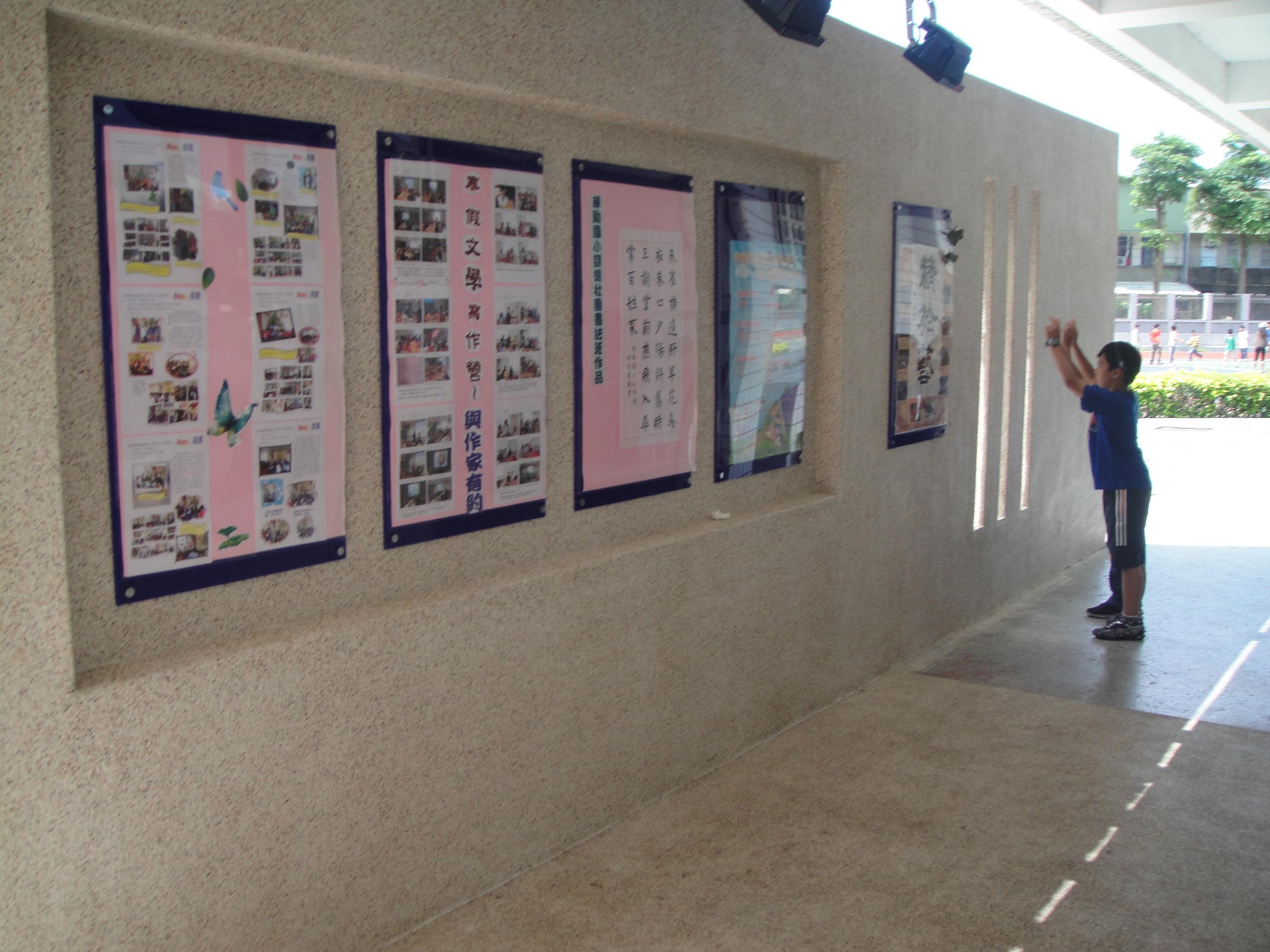 13.4 牆面壓克力展示板