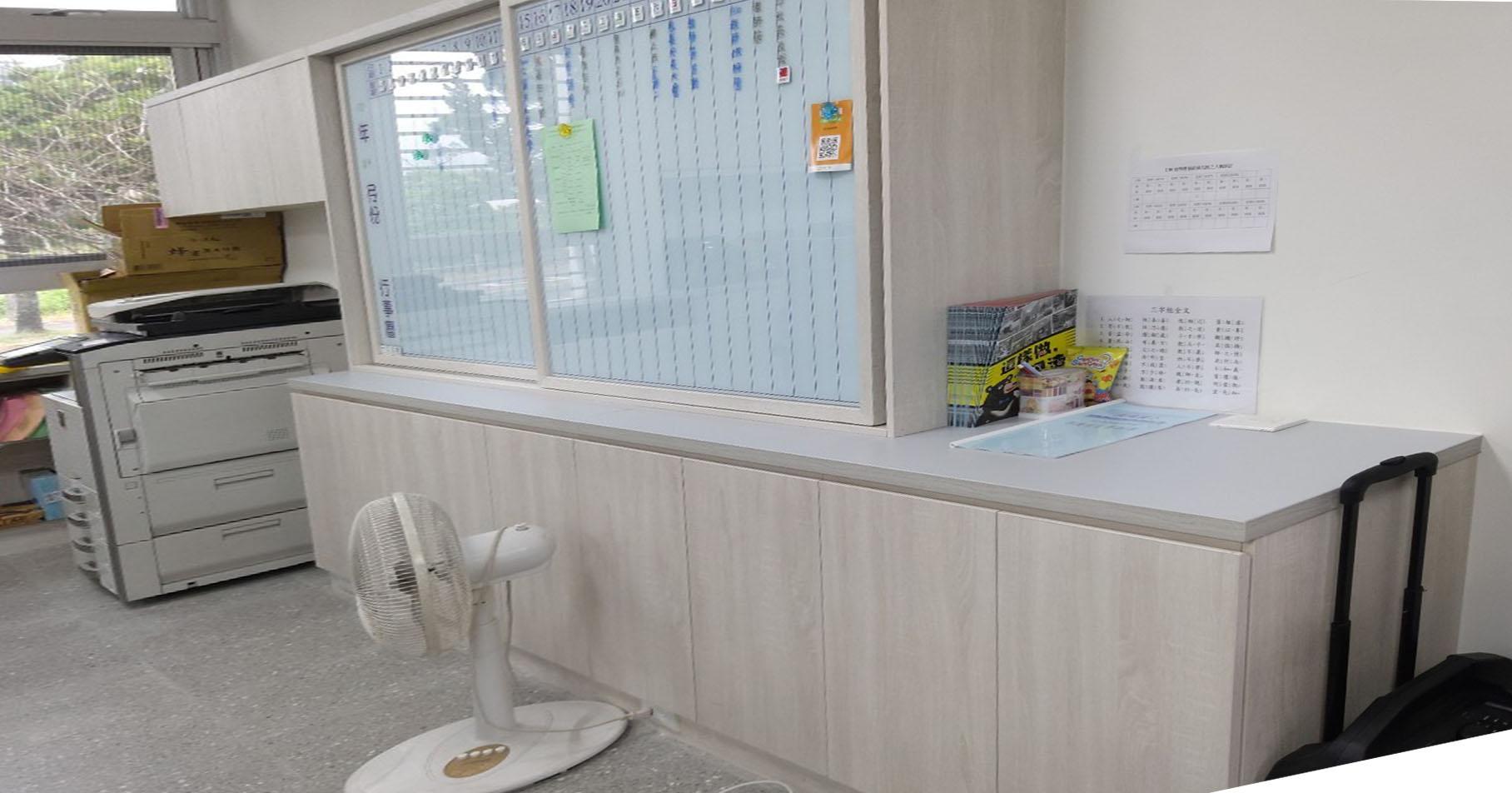 15.4 辦公白板櫃