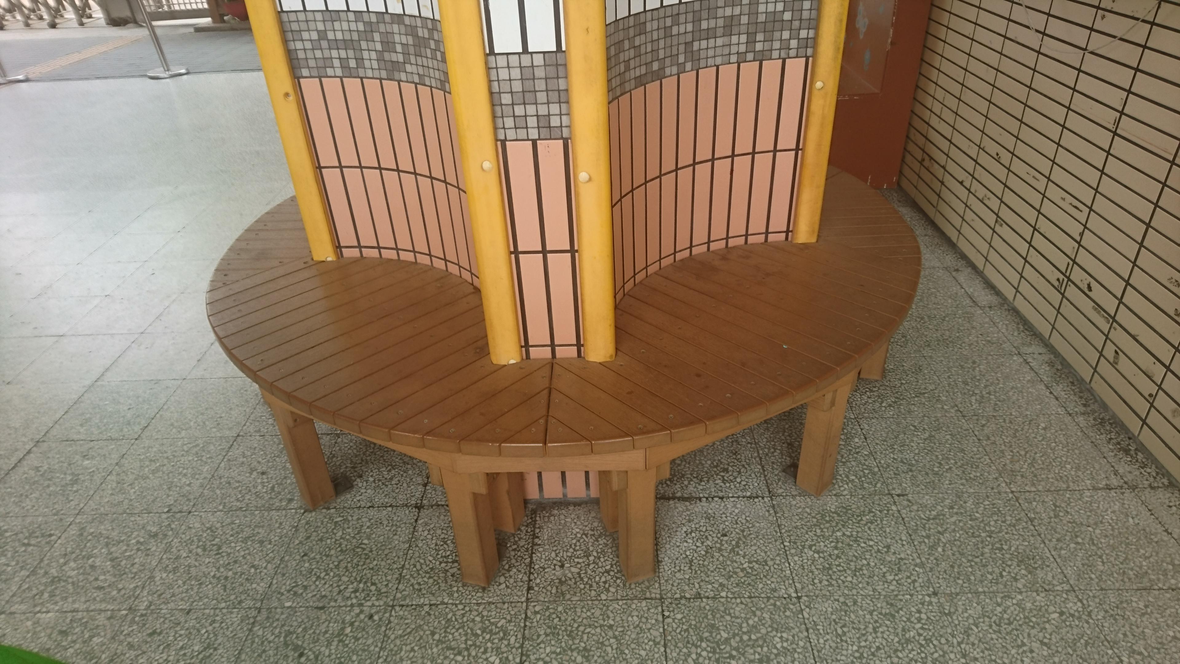 11.6 環柱原木椅