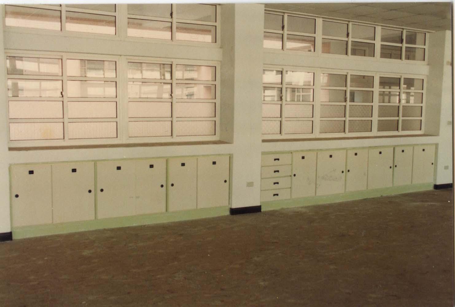 9.3 教室窗台置物櫃