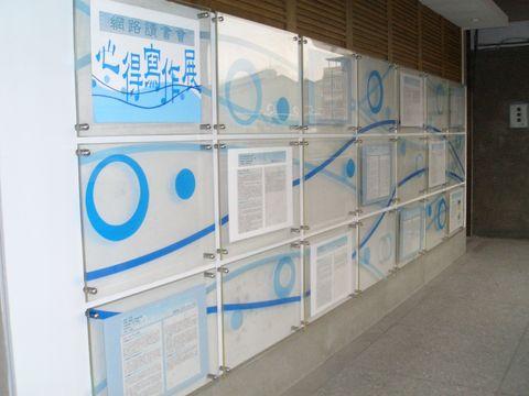17.4 壓克力佈告欄