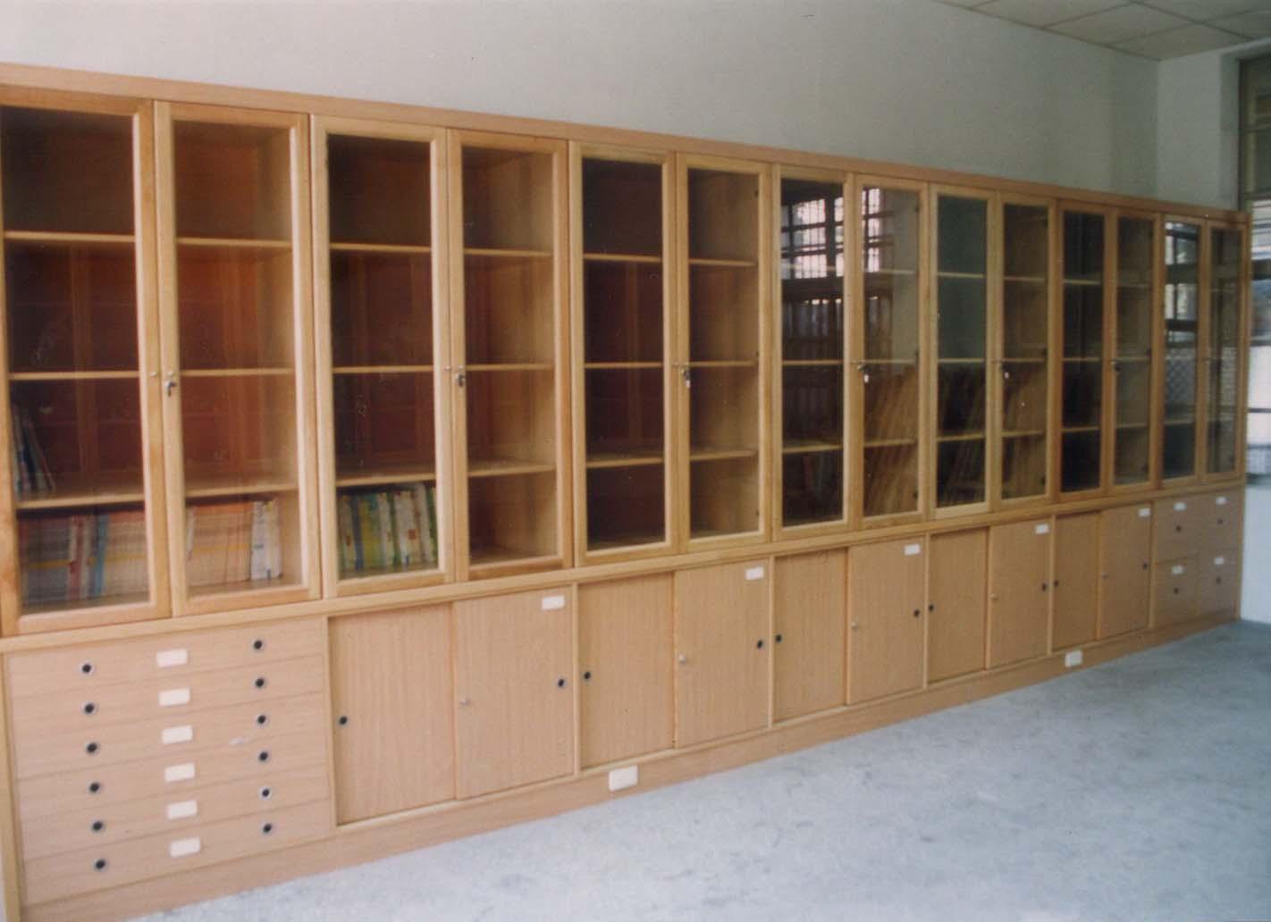 13.6 美勞作品展示器材櫃