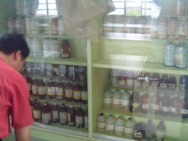 15.6 耐酸鹼 藥品櫃