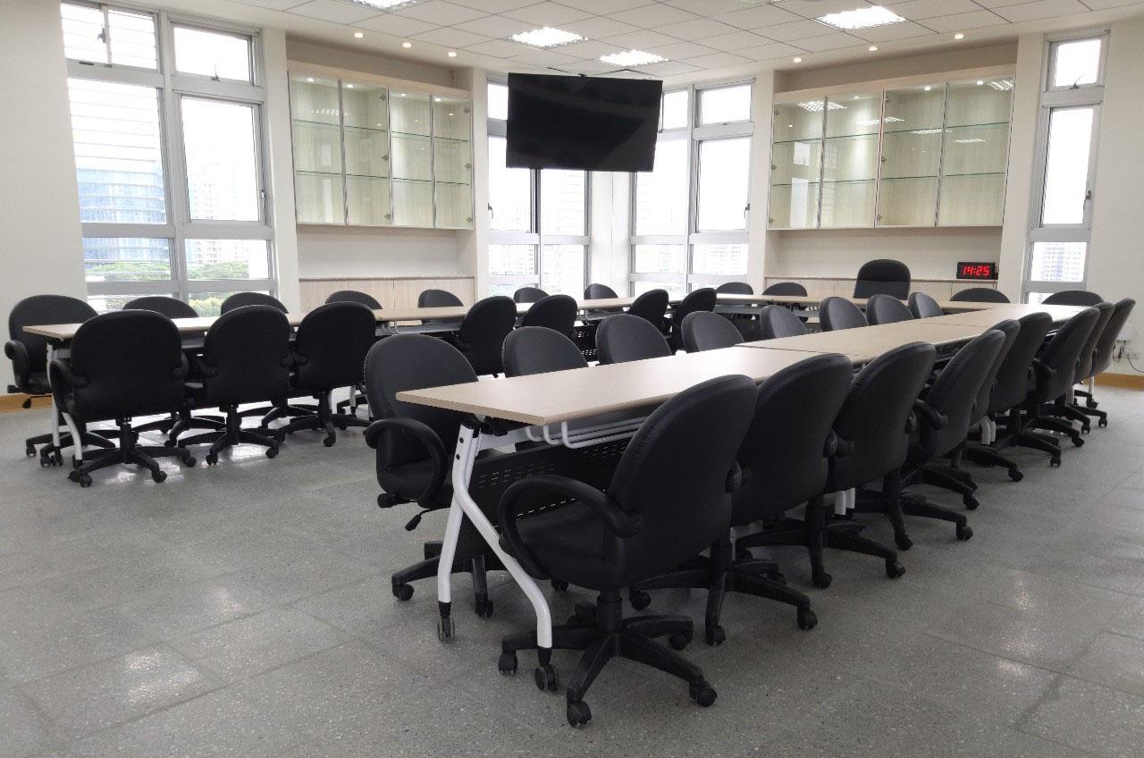 13.2 掀合式會議桌