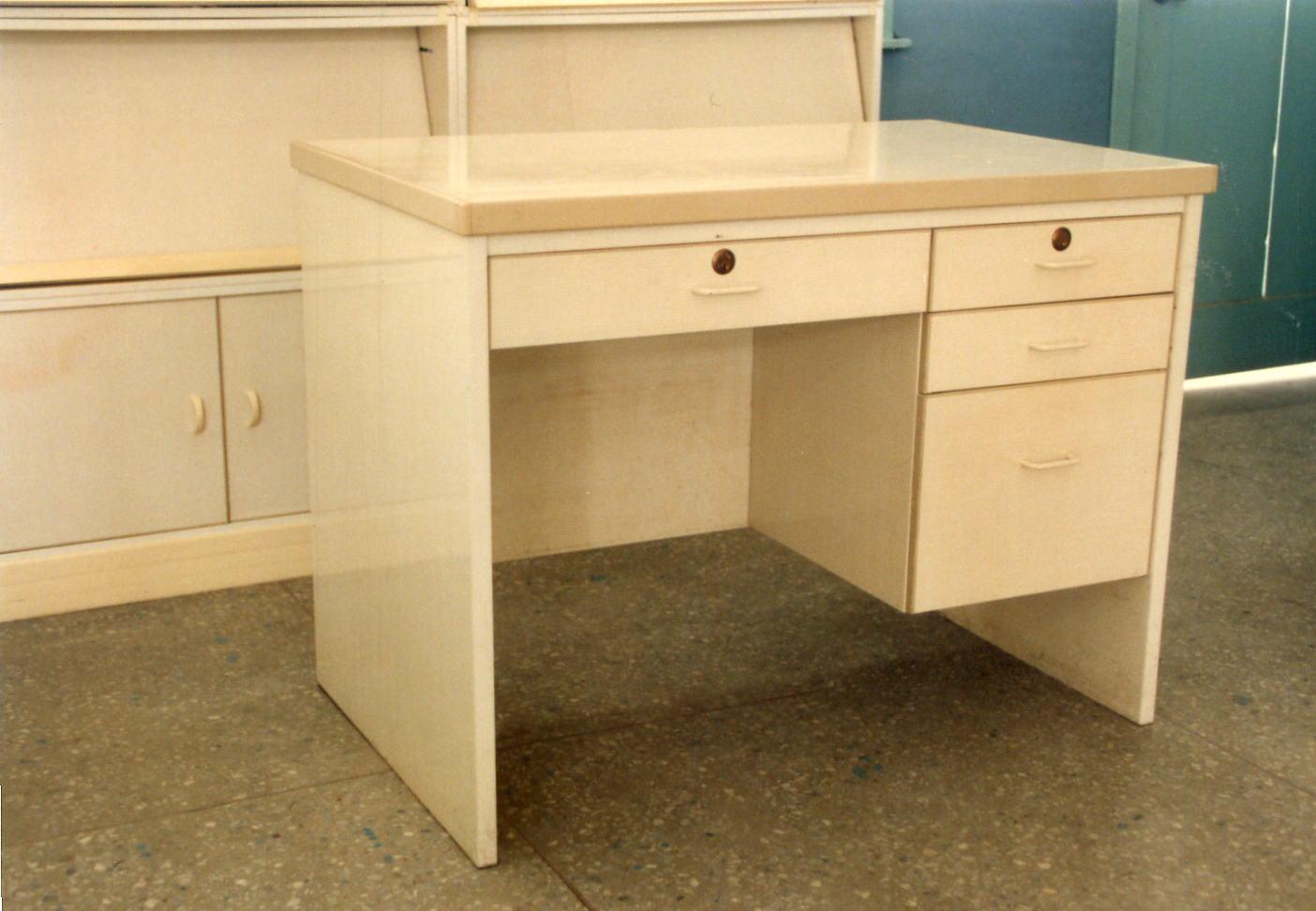 35.1 辦公桌實例(塑鋼)