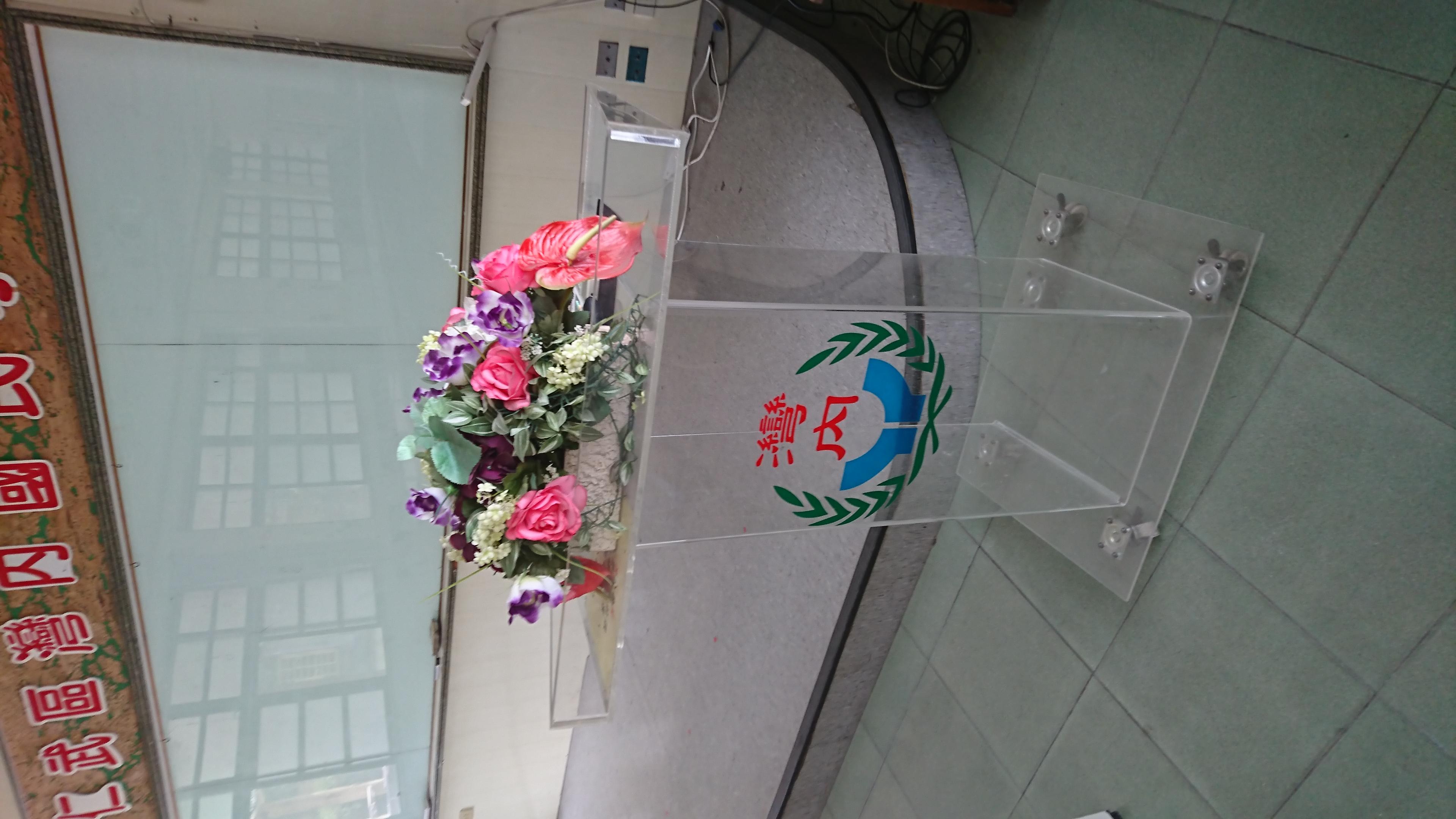 13.6 壓克力簡報桌