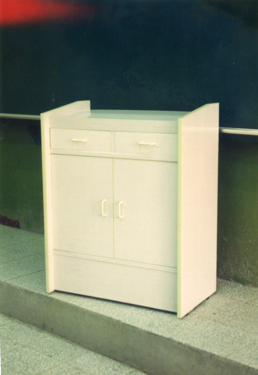 15.4 B4講桌(塑鋼)