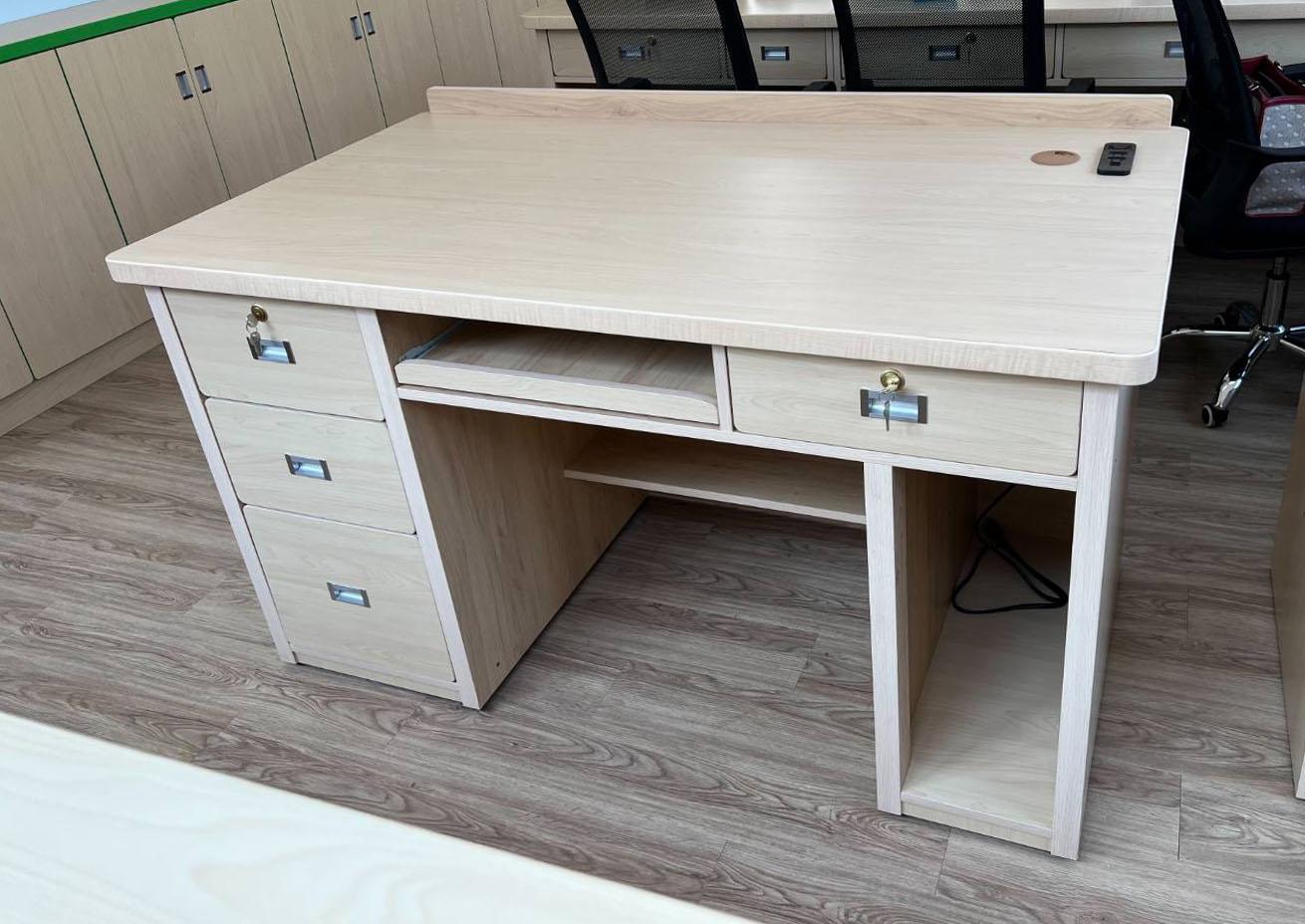 25.6 櫃台胡桃木