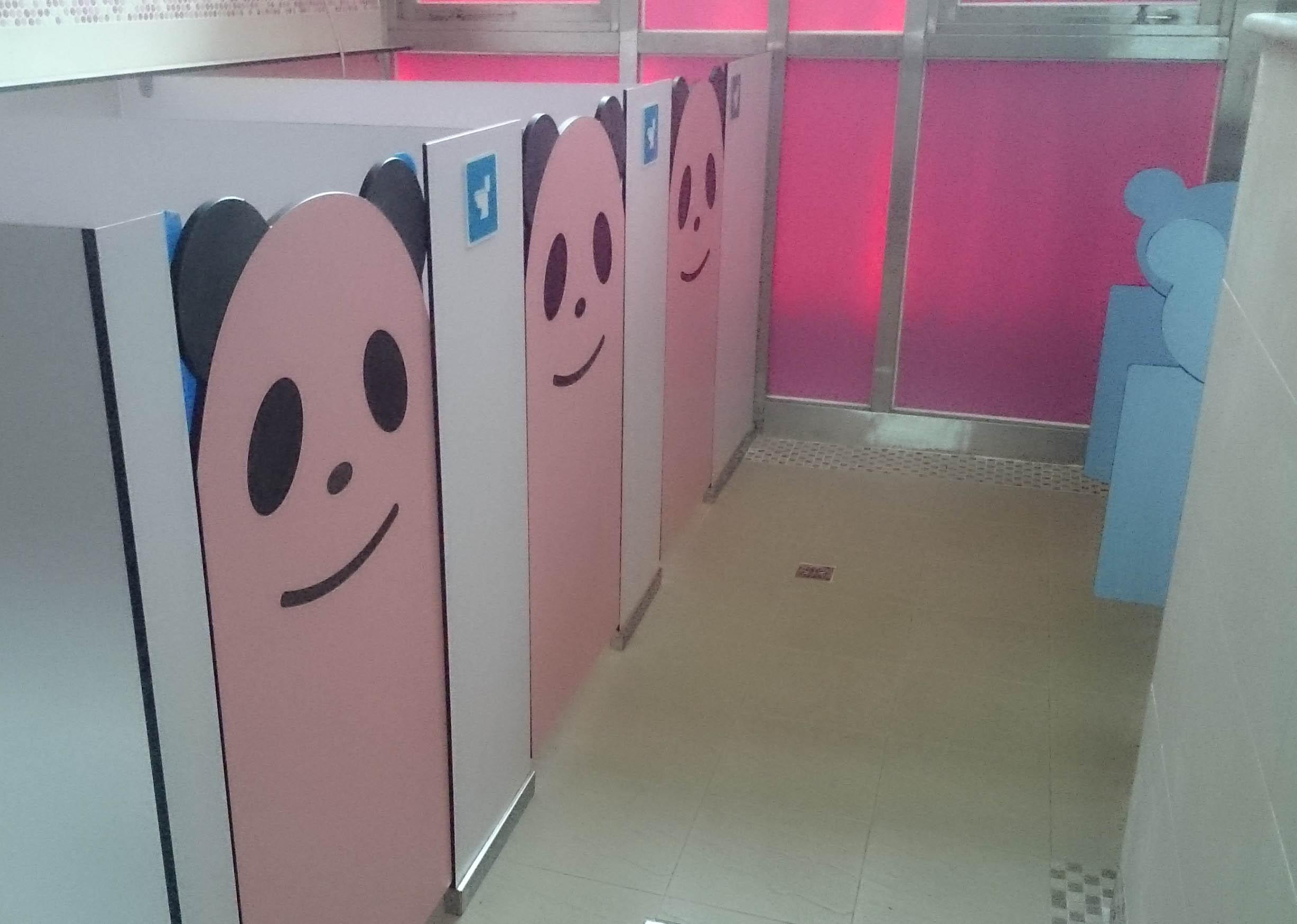 1.1 幼兒 女生馬桶 隔間導擺