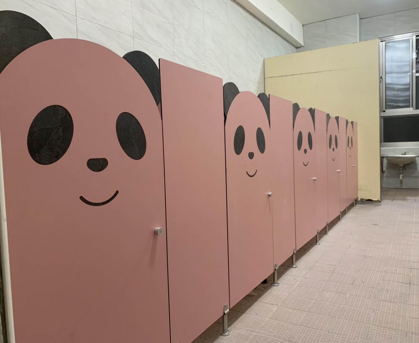 3.1 幼兒 女生馬桶 隔間導擺