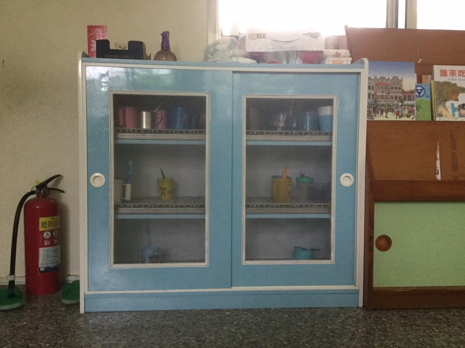 21.2 塑鋼牙刷茶杯櫃