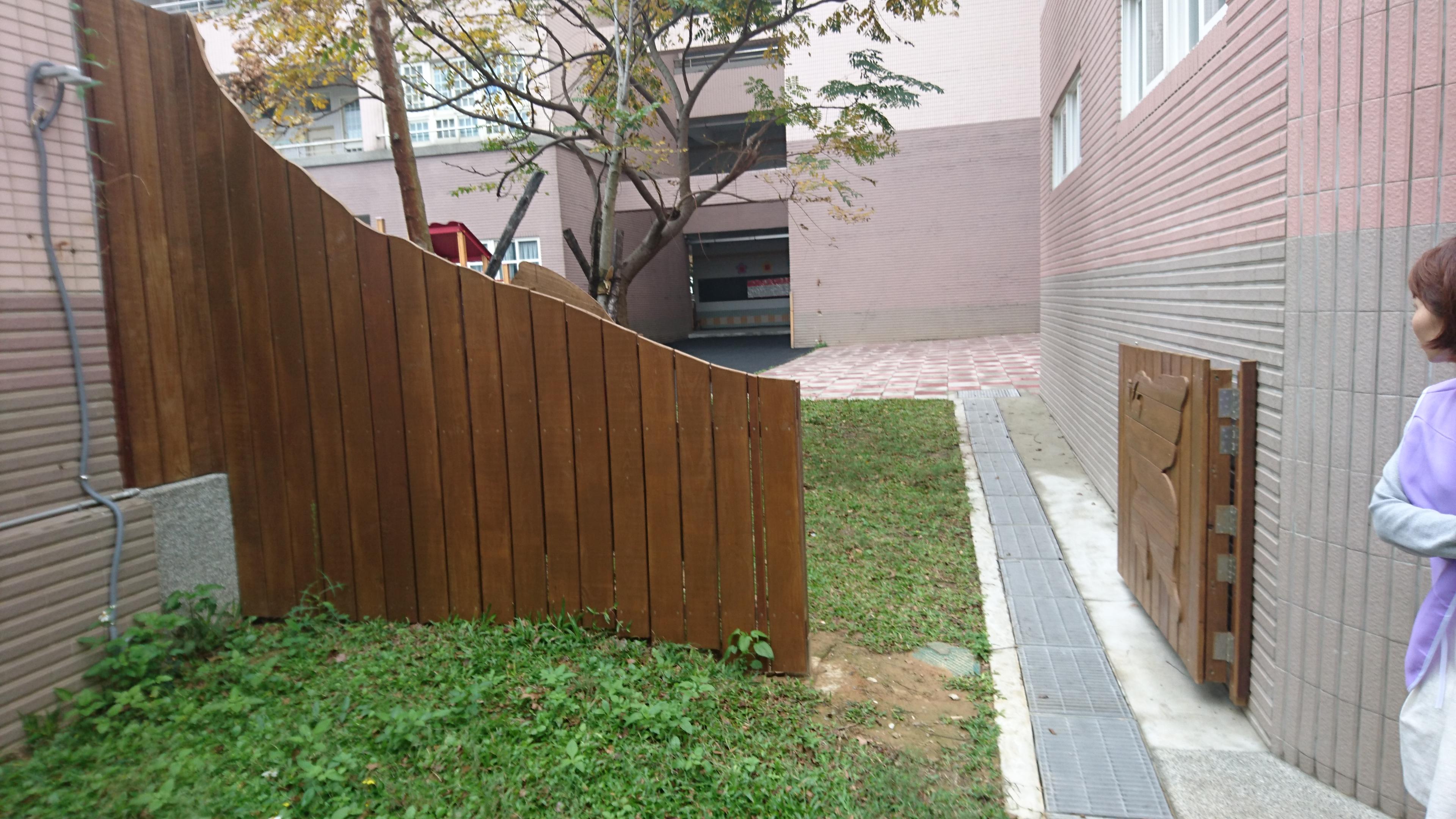 11.5 原木雕刻圍柵