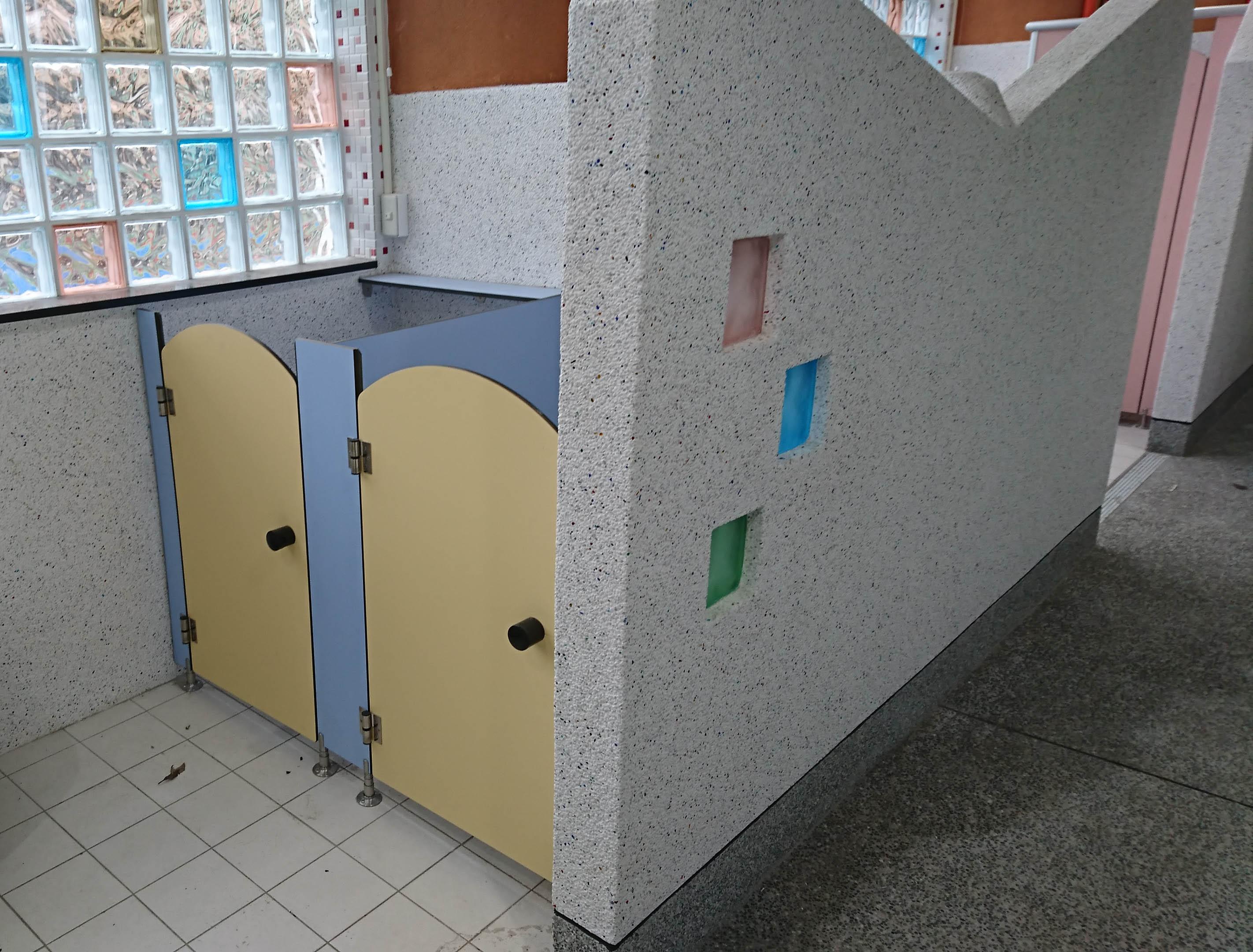 1.1 幼兒女生馬桶 隔間導板