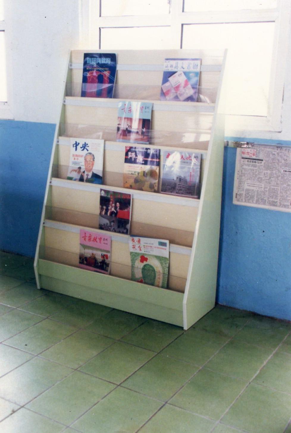 21.5 雜誌展示櫃