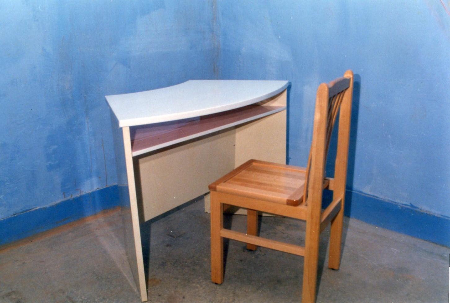31.3 塑鋼扇型桌