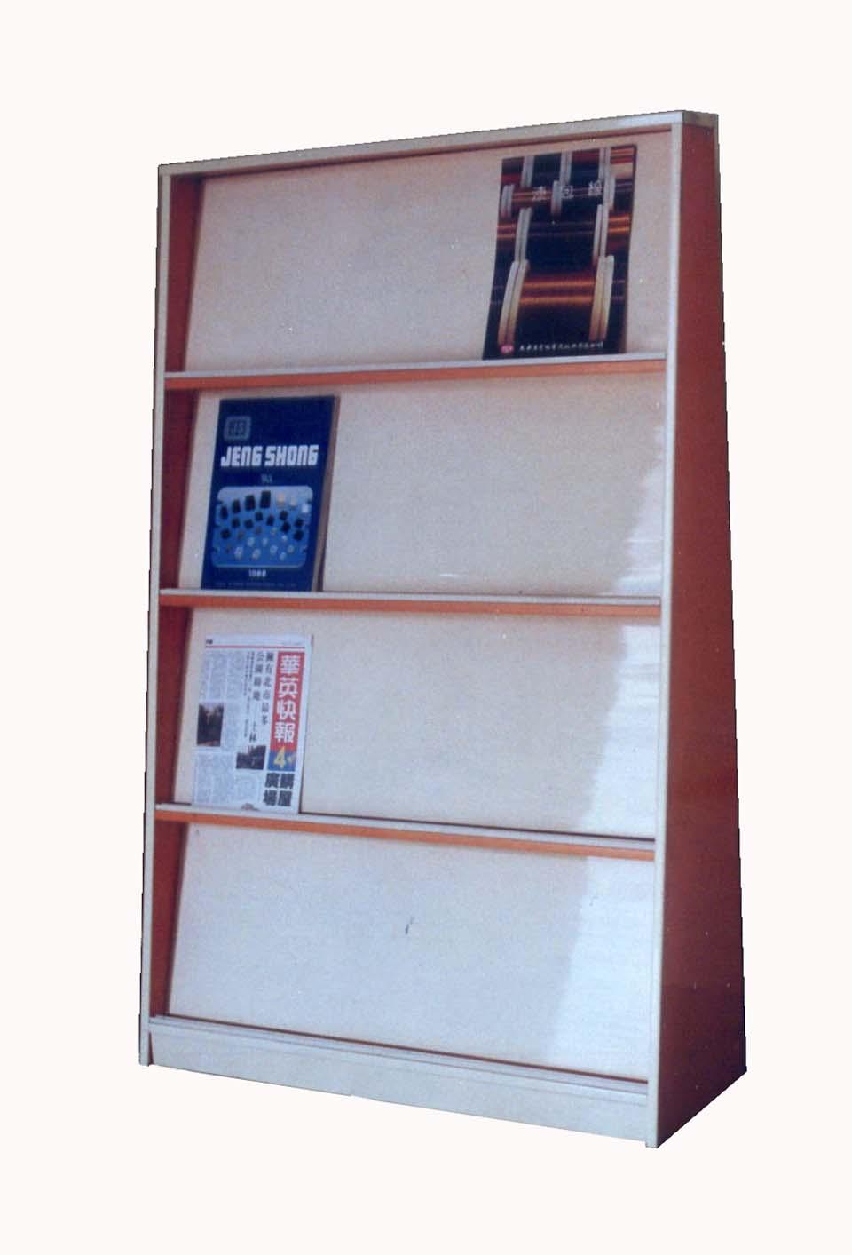 21.2 塑鋼雜誌展示櫃