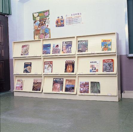 21.4 塑鋼雜誌組合展示櫃