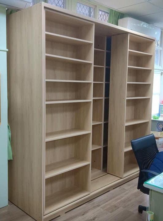 9.3 雙面木書櫃